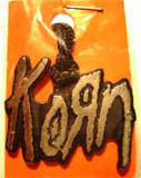 KORN - logo 2 - väčšie - kovový strieborný prívesok