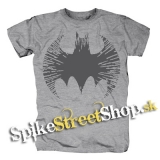 BATMAN - Cracked Emblem - Grey Logo - sivé detské tričko