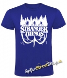 STRANGER THINGS - White Logo Flip - kráľovskymodré pánske tričko
