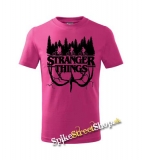 STRANGER THINGS - Logo Flip - ružové pánske tričko