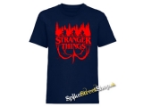 STRANGER THINGS - Red Logo Flip - tmavomodré pánske tričko