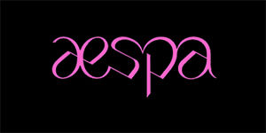 AESPA - Logo Pink - široká chrbtová nášivka s rozmerom 33 x 15 cm