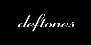 DEFTONES - Logo - široká chrbtová nášivka s rozmerom 33 x 15 cm