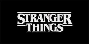 STRANGER THINGS - Logo - široká chrbtová nášivka s rozmerom 33 x 15 cm