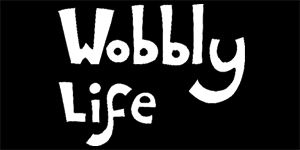 WOBBLY LIFE - Logo White - široká chrbtová nášivka s rozmerom 33 x 15 cm