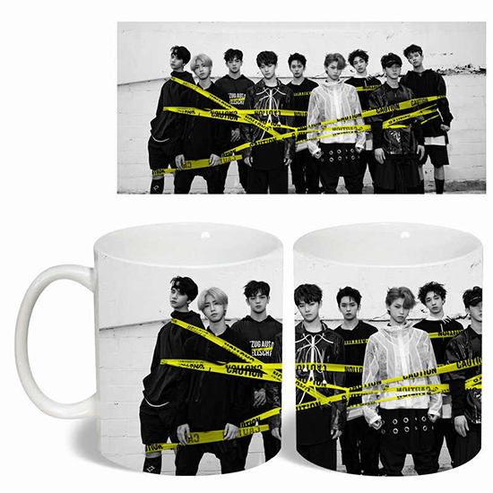 Hrnček STRAY KIDS - Caution Band Poster