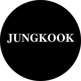 JUNGKOOK - Logo On Black Background - okrúhla podložka pod pohár