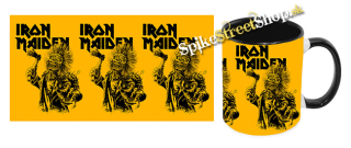 Hrnček IRON MAIDEN - Est. Eddie Axe Yellow Graphic - čierny