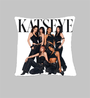 KATSEYE - Band Poster Motive 9 - vankúš