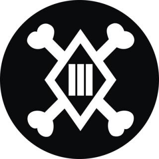 TŘI SESTRY - biele logo - odznak
